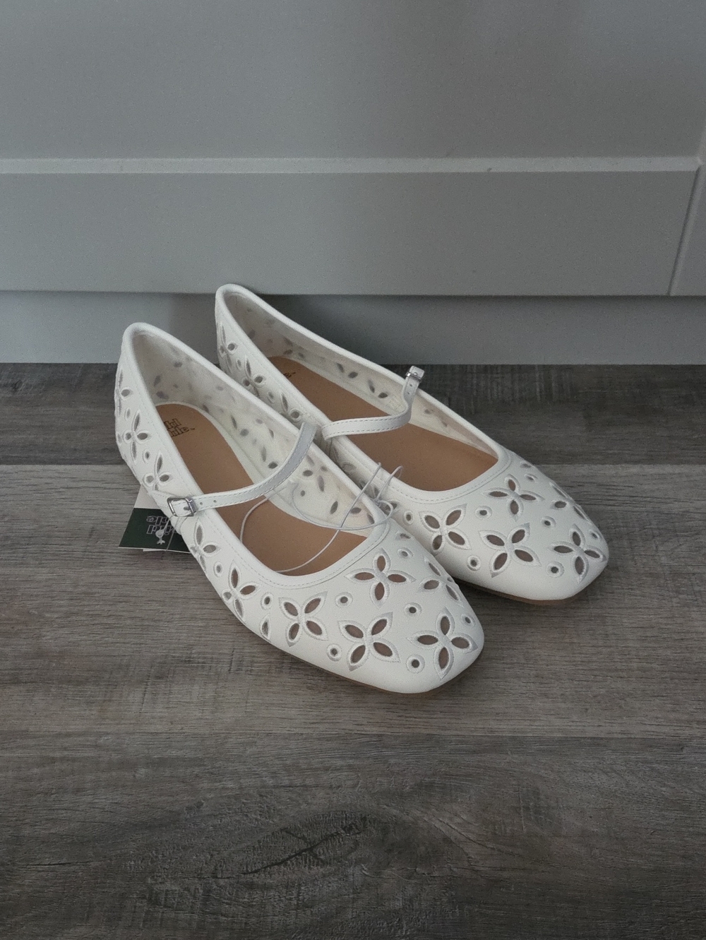 White Floral Cutout Elsa Mary Jane Flats, Size 11, New In Box